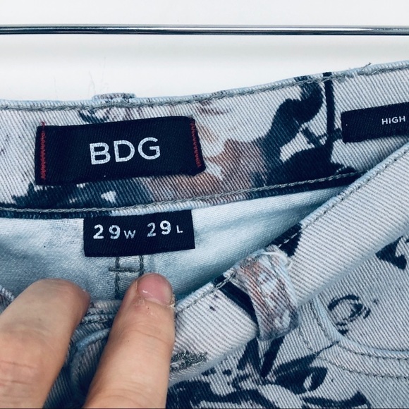 BDG Gray floral cut off shorts size 29 - Picture 3 of 6